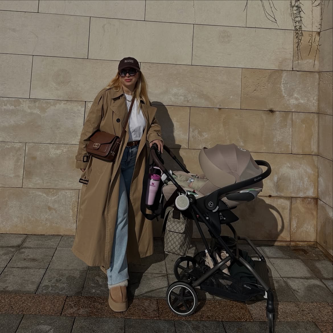 Effortless Fall Mom Outfit with Trench Coat and Jeans