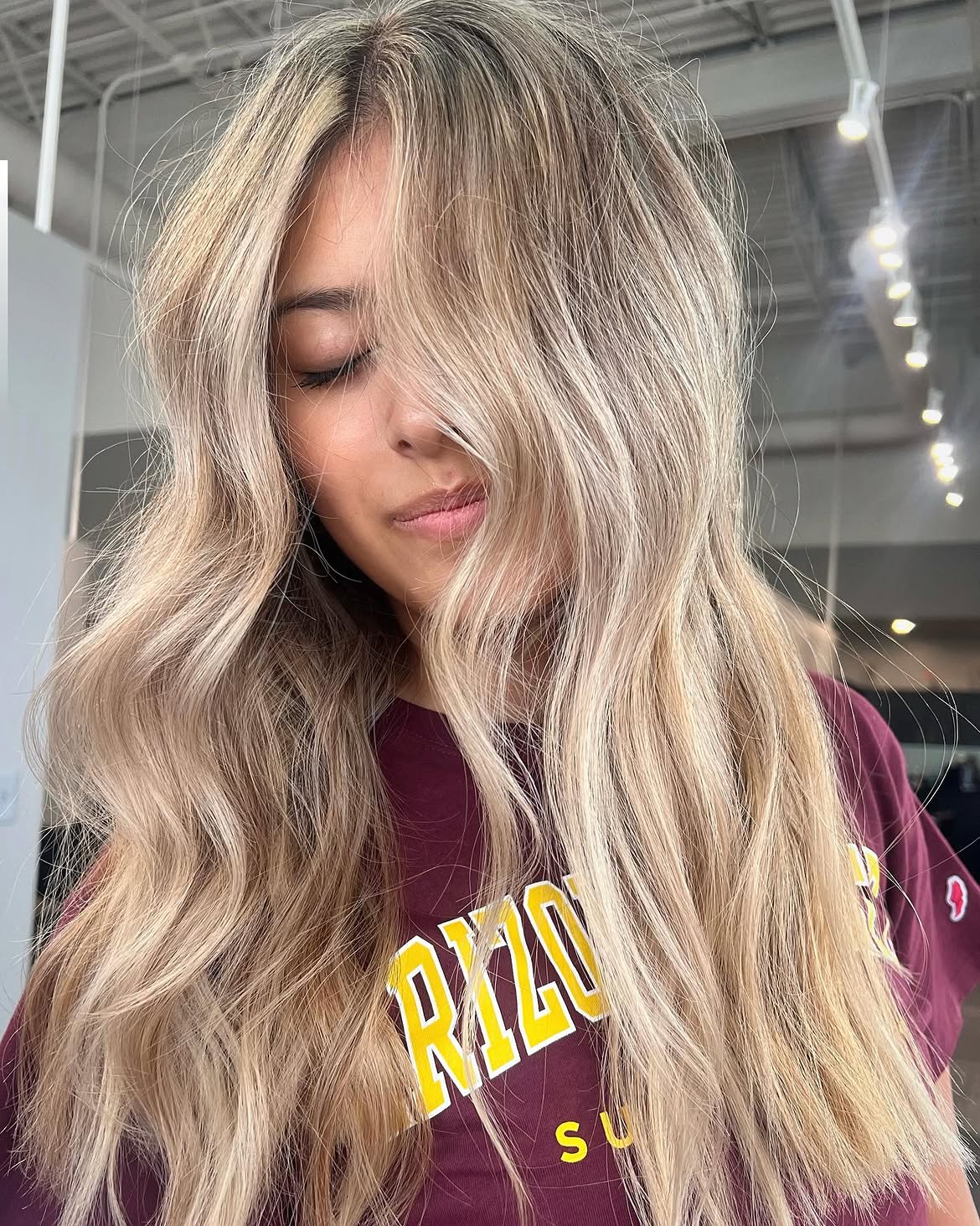 Effortless Honey Blonde Waves With Face Framing