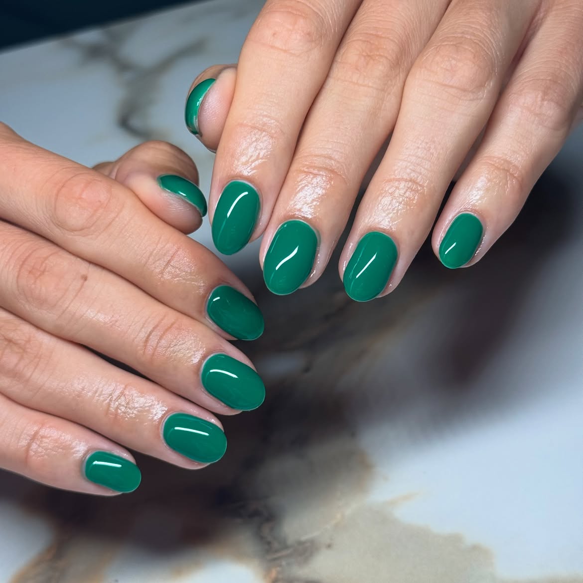Emerald Green Oval Glossy Nails