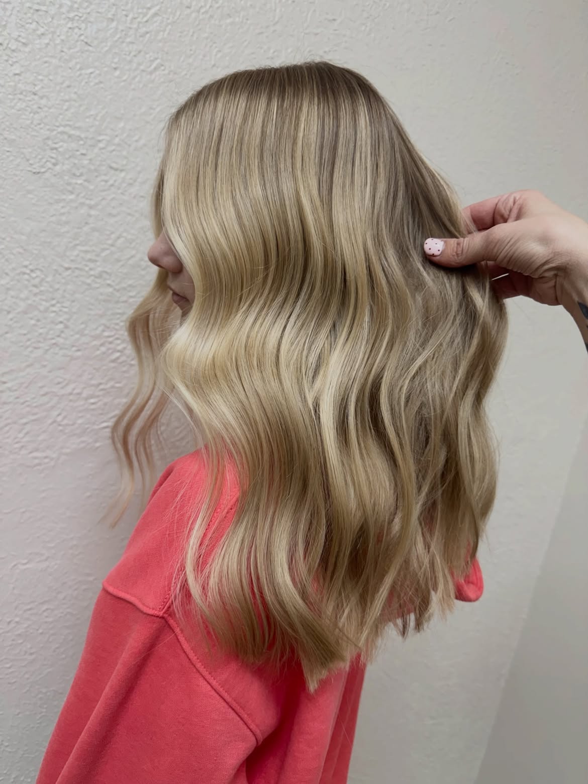 Face-Framing Waves On Honey Blonde Balayage