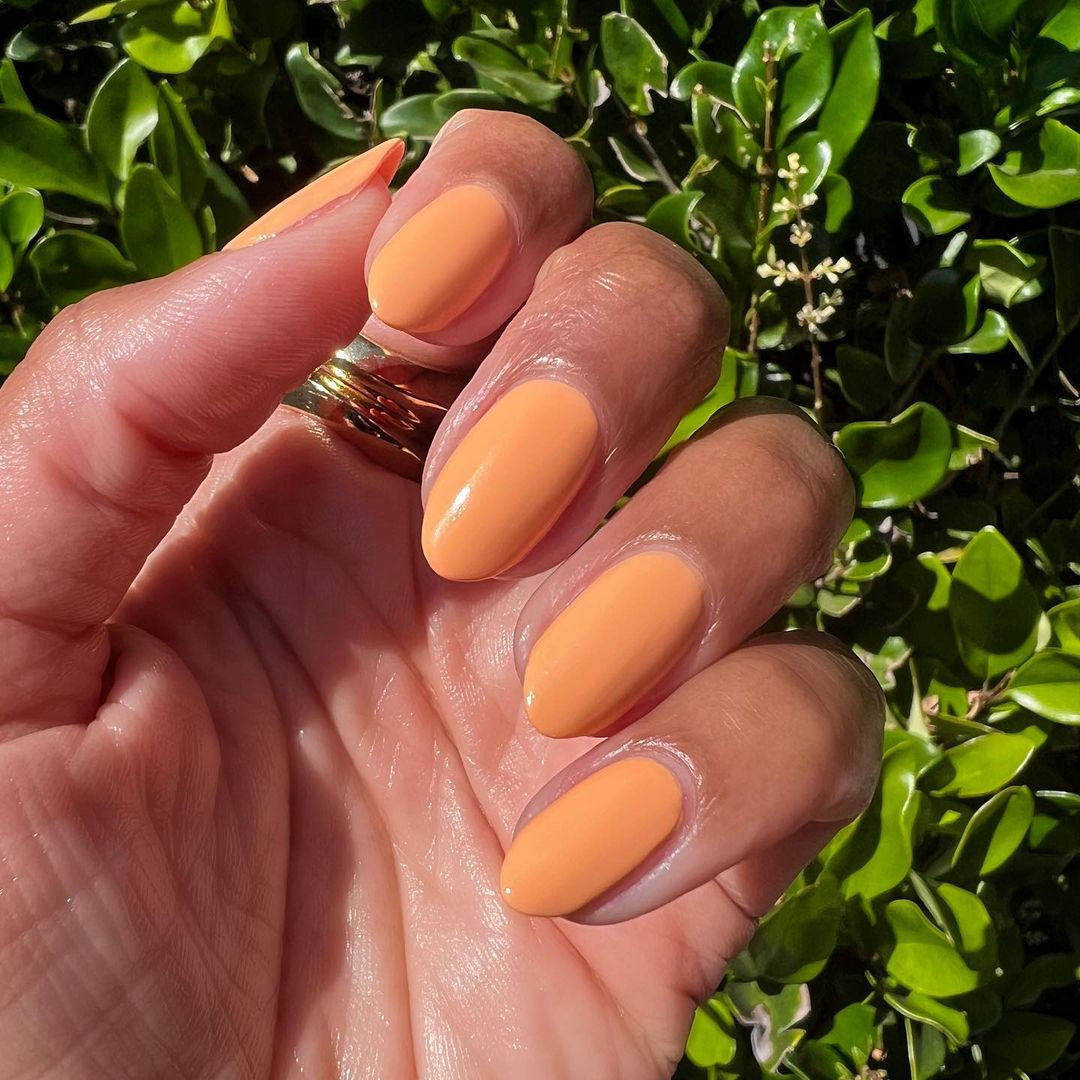 Glossy Peach Ombre Almond Nails