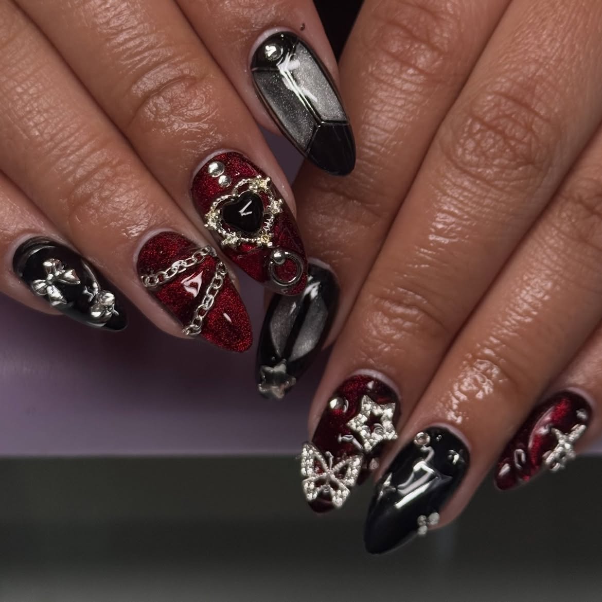 Gothic Charm Heart and Chain Embellished Nails