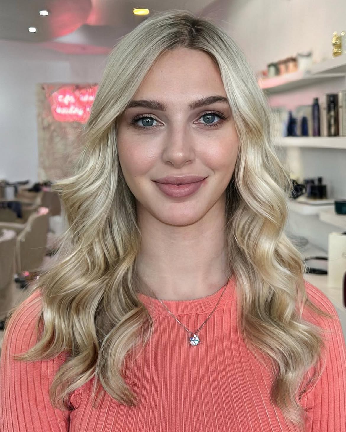 Honey Blonde Waves With Face-Framing Layers