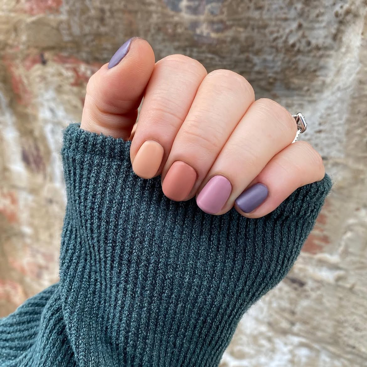 Matte Muted Fall Gradient Short Nails