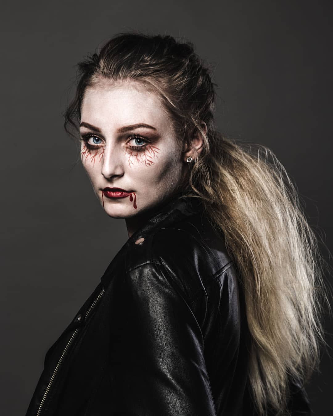 Messy Vampire Ponytail With Dark Roots