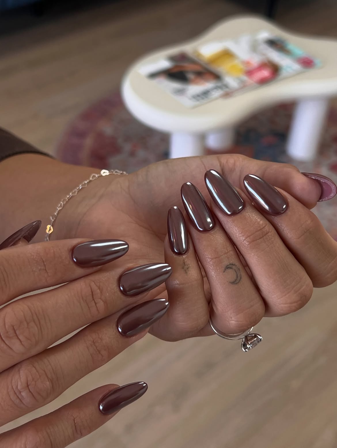 Metallic Mahagony Almond Aura Nails