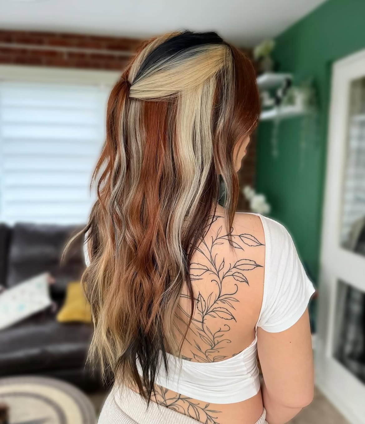 Multi-Tone Bold Streaks With Wavy Texture