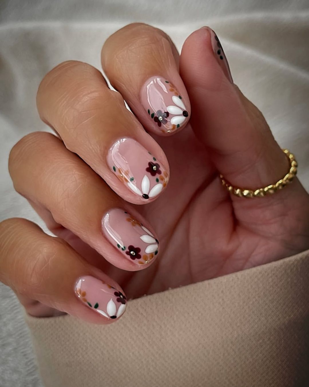 Pastel Floral Accent Short Oval Nails