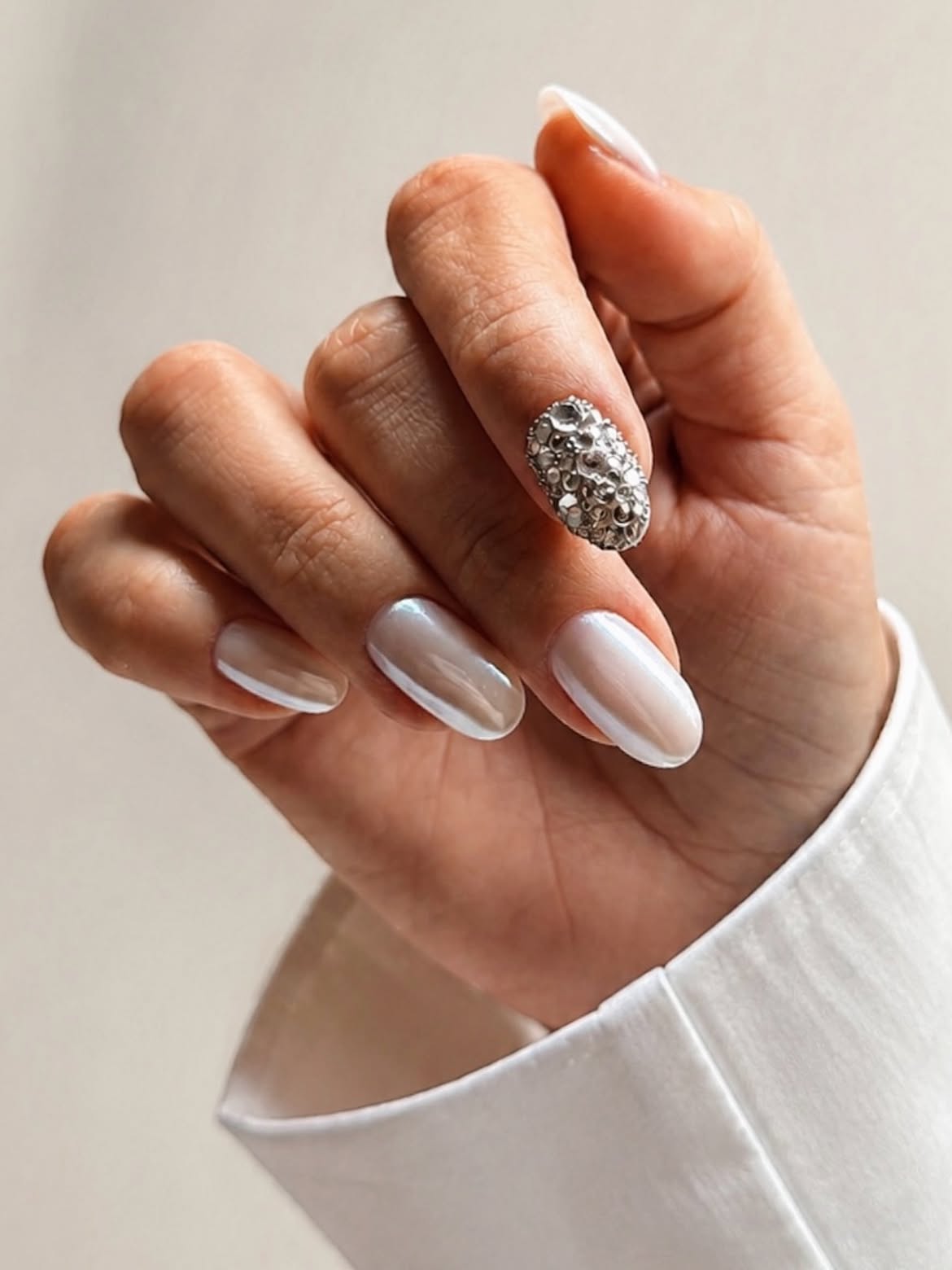 Pearl Chrome Oval Nails With Rhinestone Accent