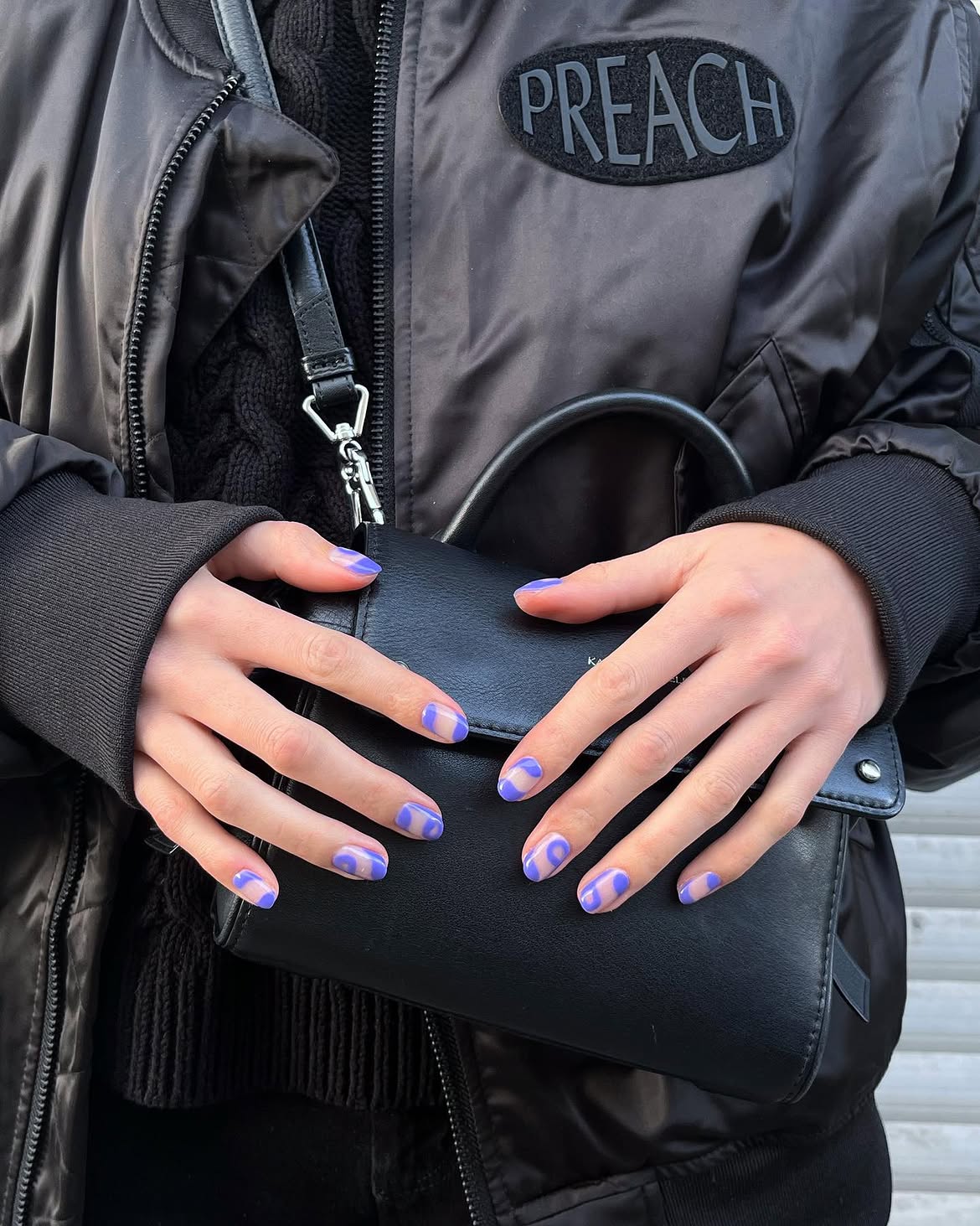 Periwinkle Swirl Aura Short Almond Nails