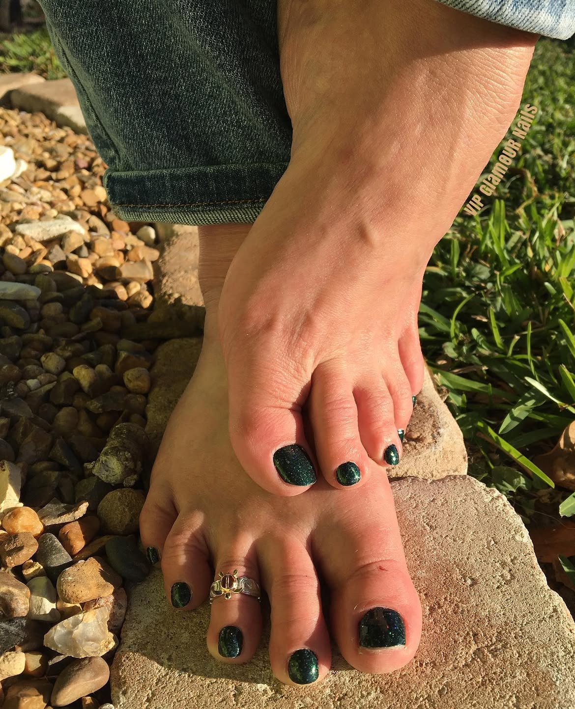 Sparkling Emerald Green Toe Nails