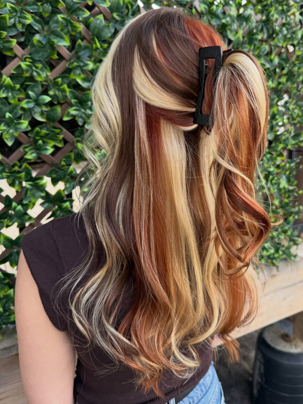 Striking Calico Hair With Loose Waves