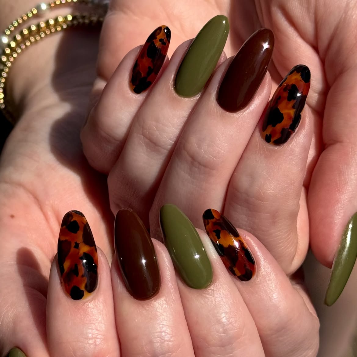 Tortoiseshell Accent Olive and Chocolate Nails