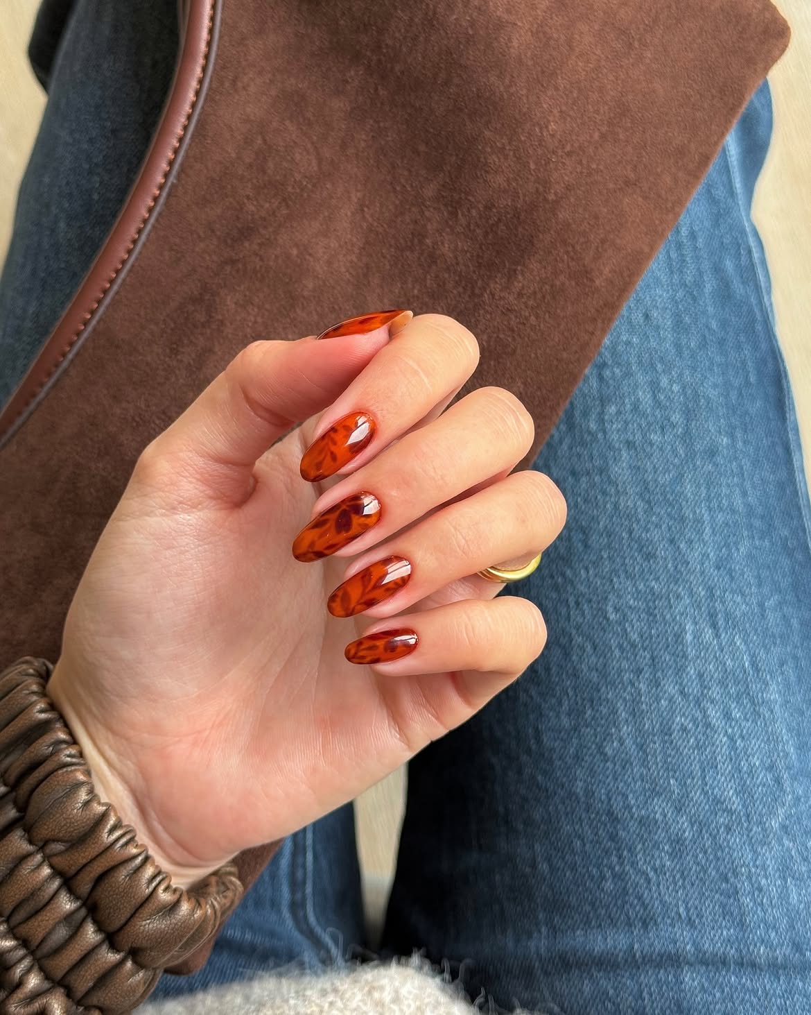 Tortoiseshell Glossy Medium Almond Nails