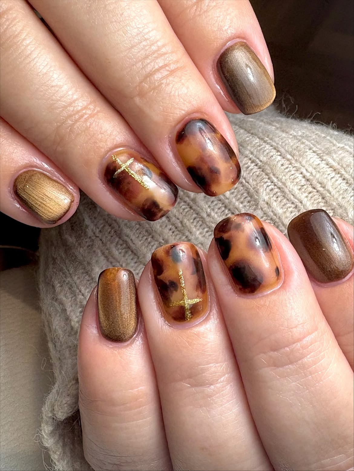 Tortoiseshell With Gold Cross Detail Nails