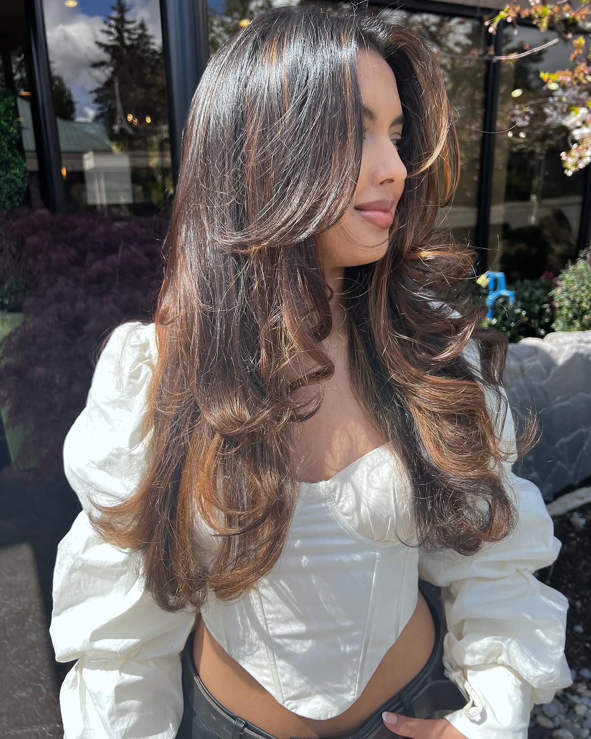 Voluminous Layered Cut With Face-Framing Waves