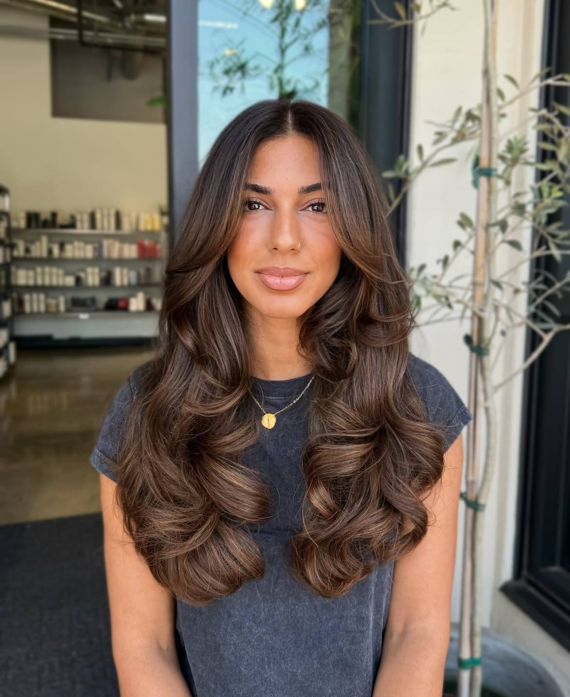 90s Inspired Voluminous Layers With Chocolate Brown Balayage