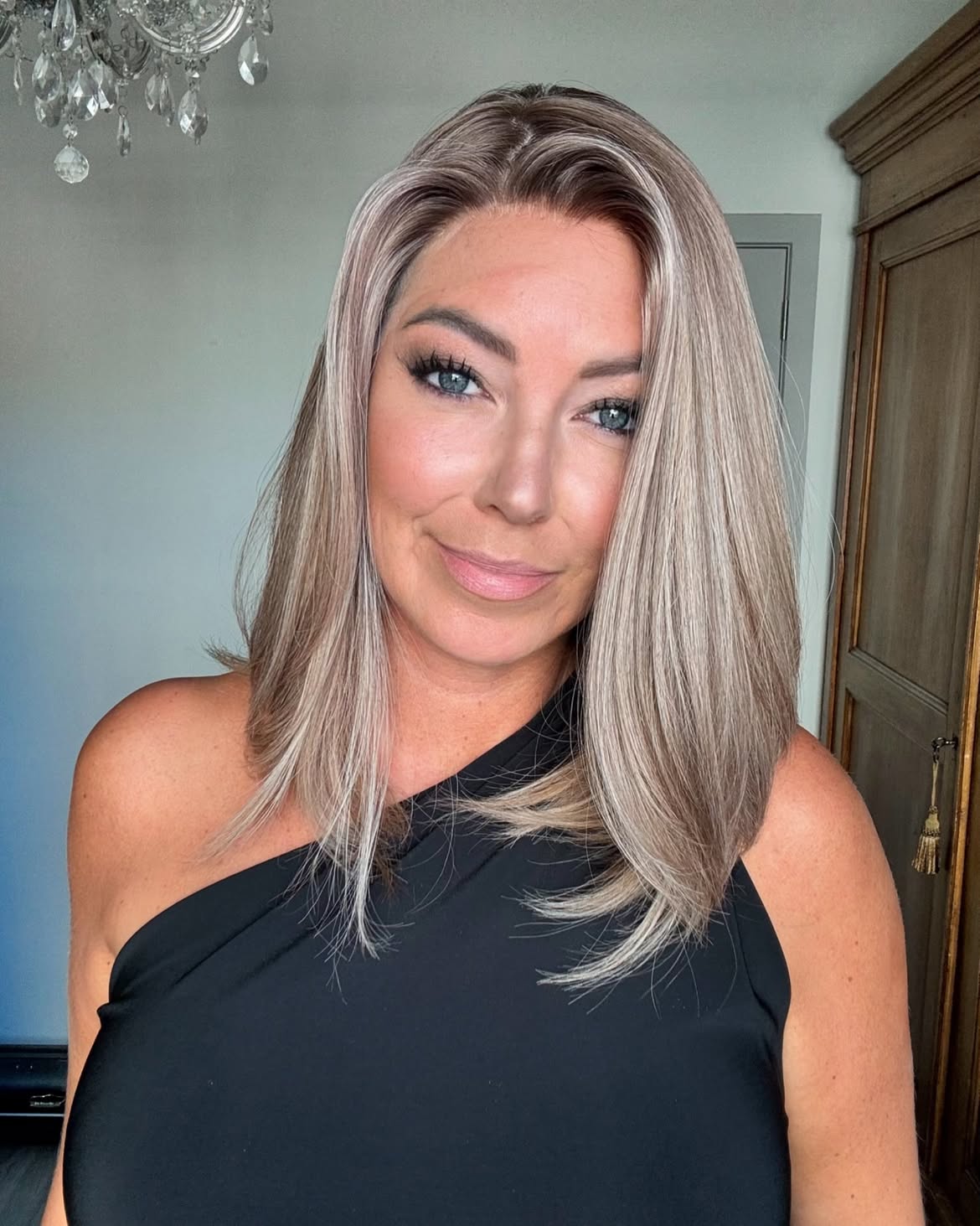 Ash Blonde Lob With Subtle Face-Framing Layers