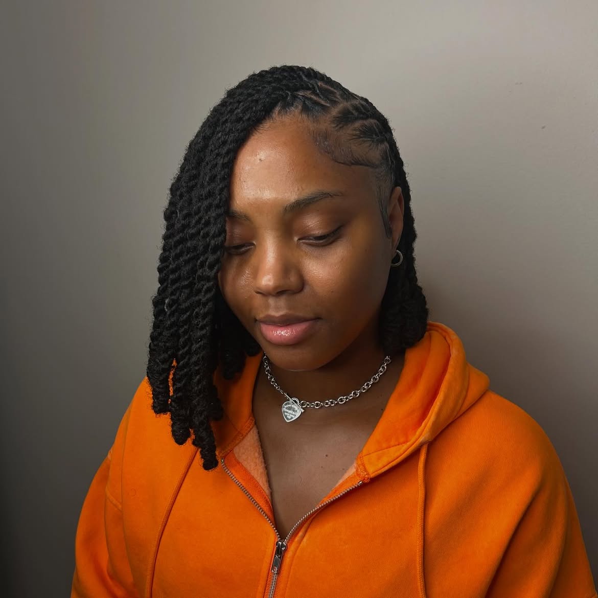 Asymmetrical Twist Locs With Defined Edges