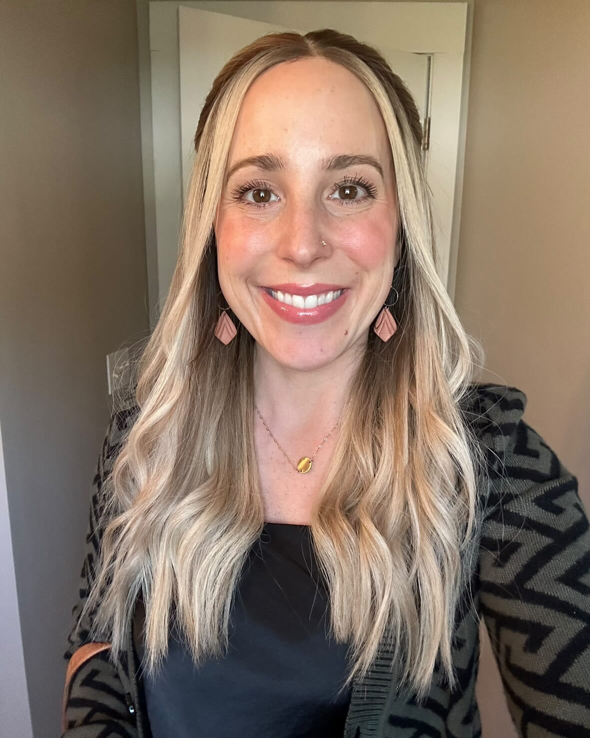 Blonde Money Piece With Soft Beach Waves