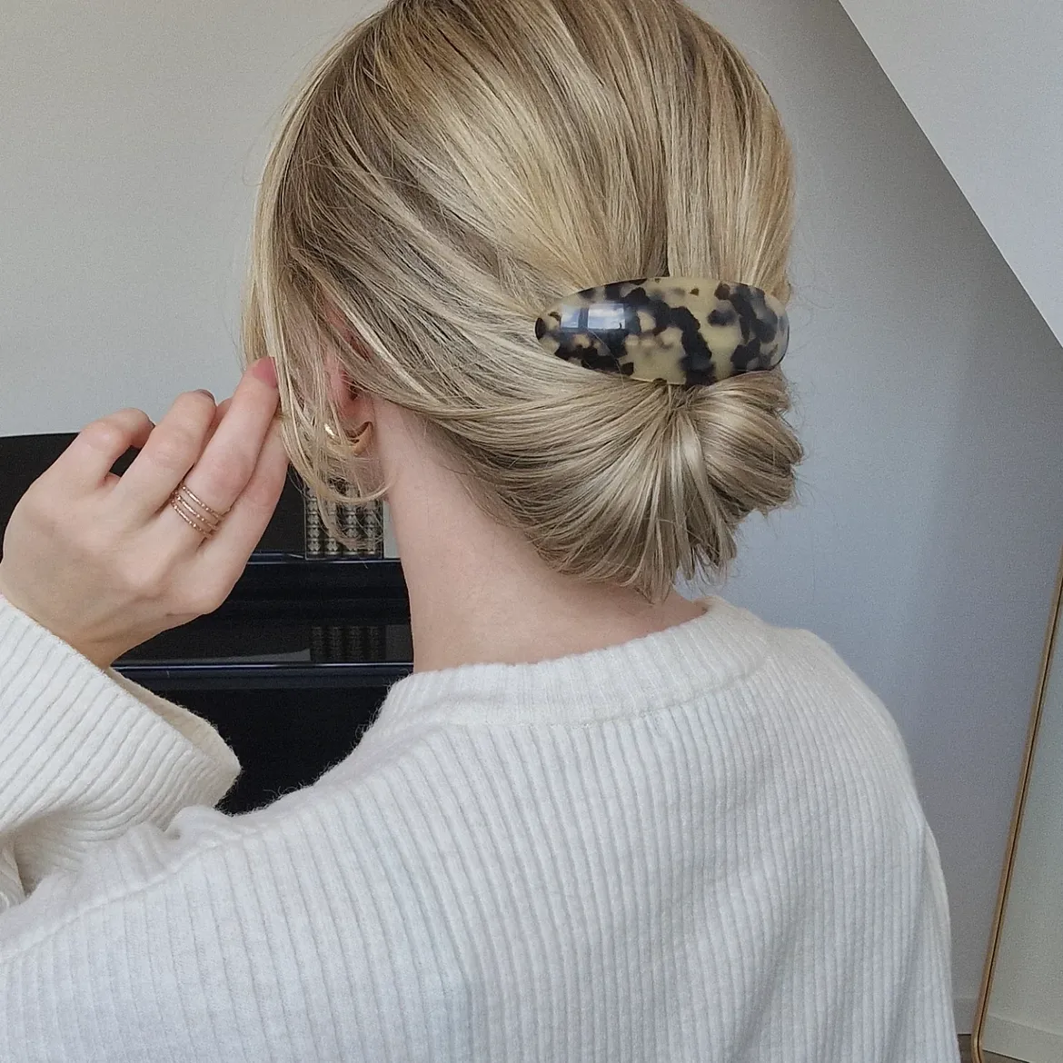 Chic Low Bun With Tortoiseshell Barrette