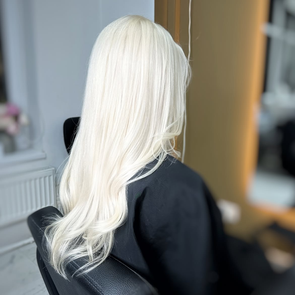 Chic Platinum Blonde Waves With Face-Framing Layers