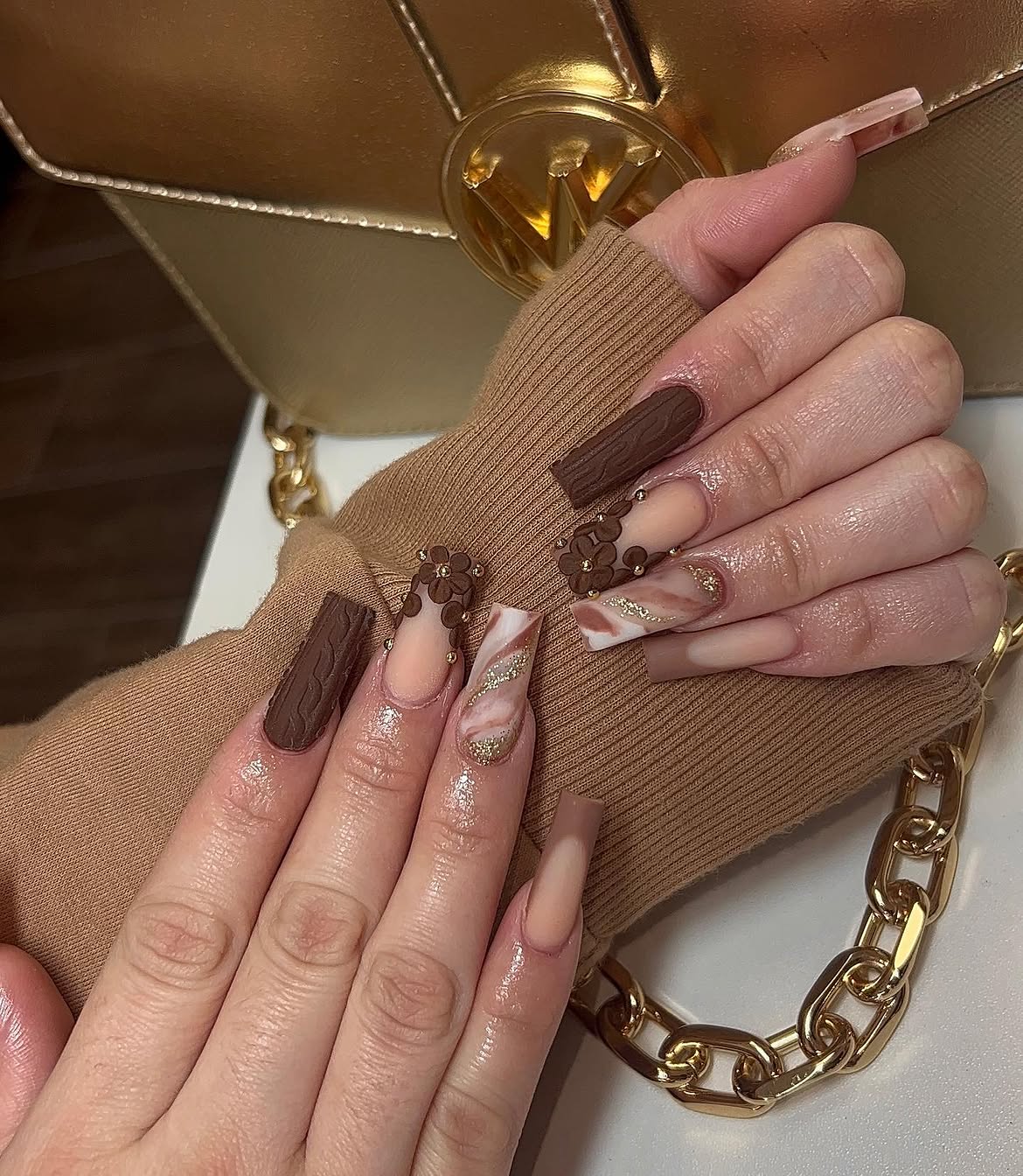Chocolate Sweater Texture & Marble Fall Nails