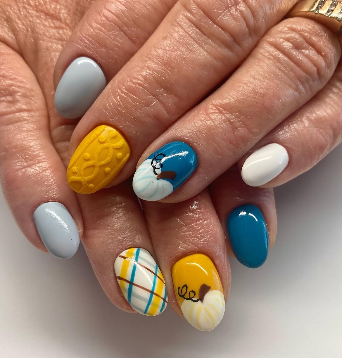 Cozy Fall Sweater & Pumpkin Nail Art