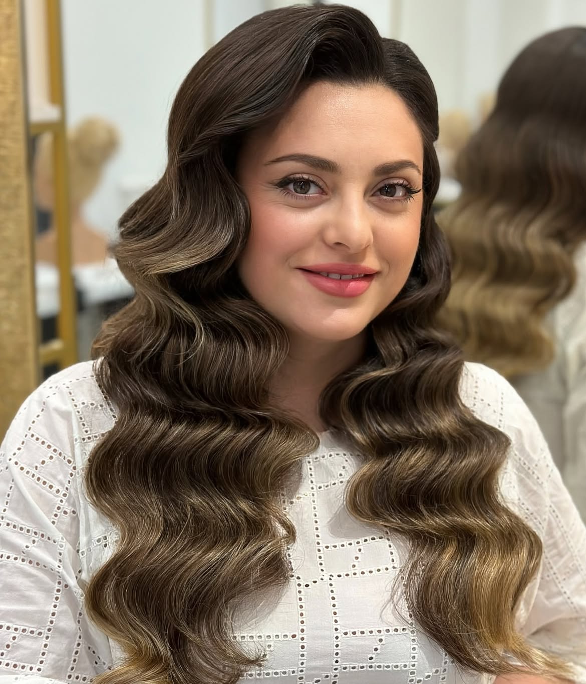 Deep Hollywood Waves On Dimensional Brunette Layers