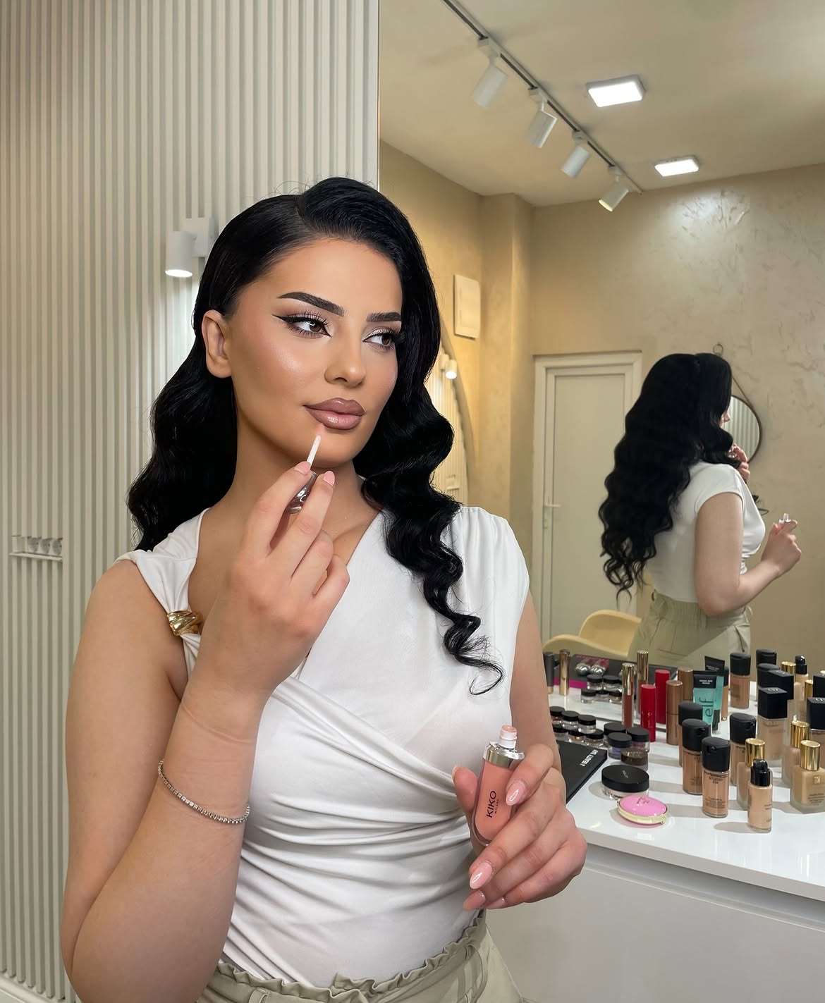 Deep Side Part Hollywood Glam Waves