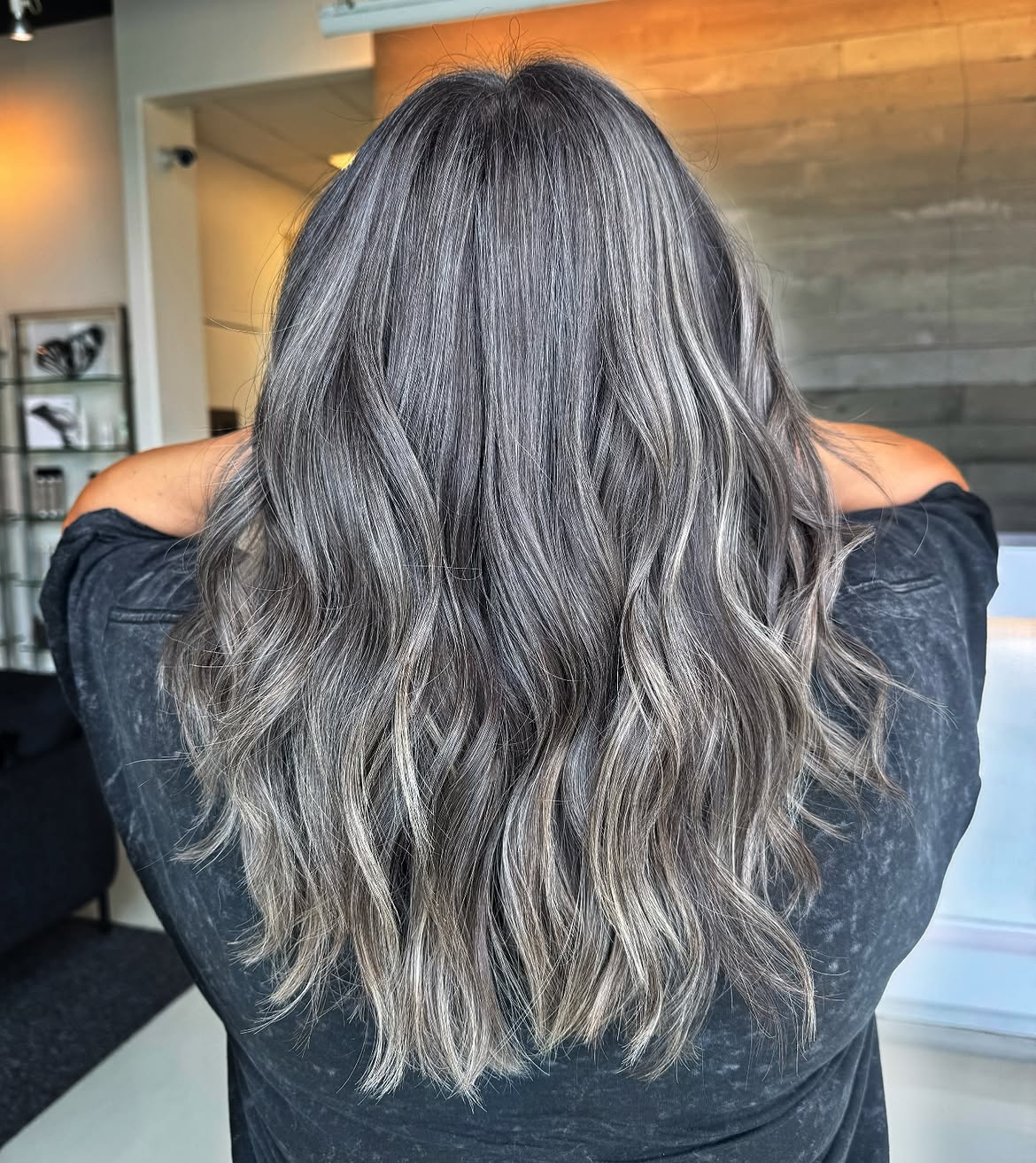Effortless Ash Gray Blend With Subtle Blonde Highlights