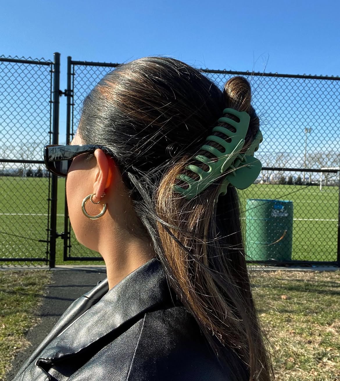 Effortless Chic Claw Clip Updo With Subtle Highlights
