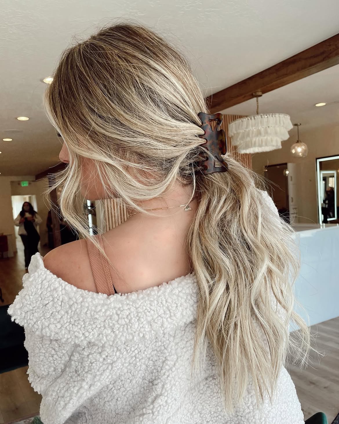 Effortless Claw Clip Ponytail With Beachy Waves