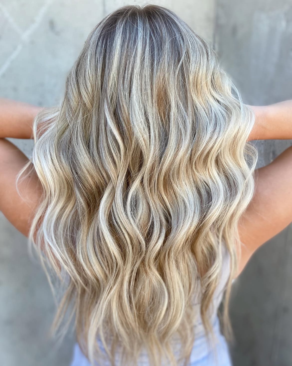 Effortless Honey Blonde Beach Waves