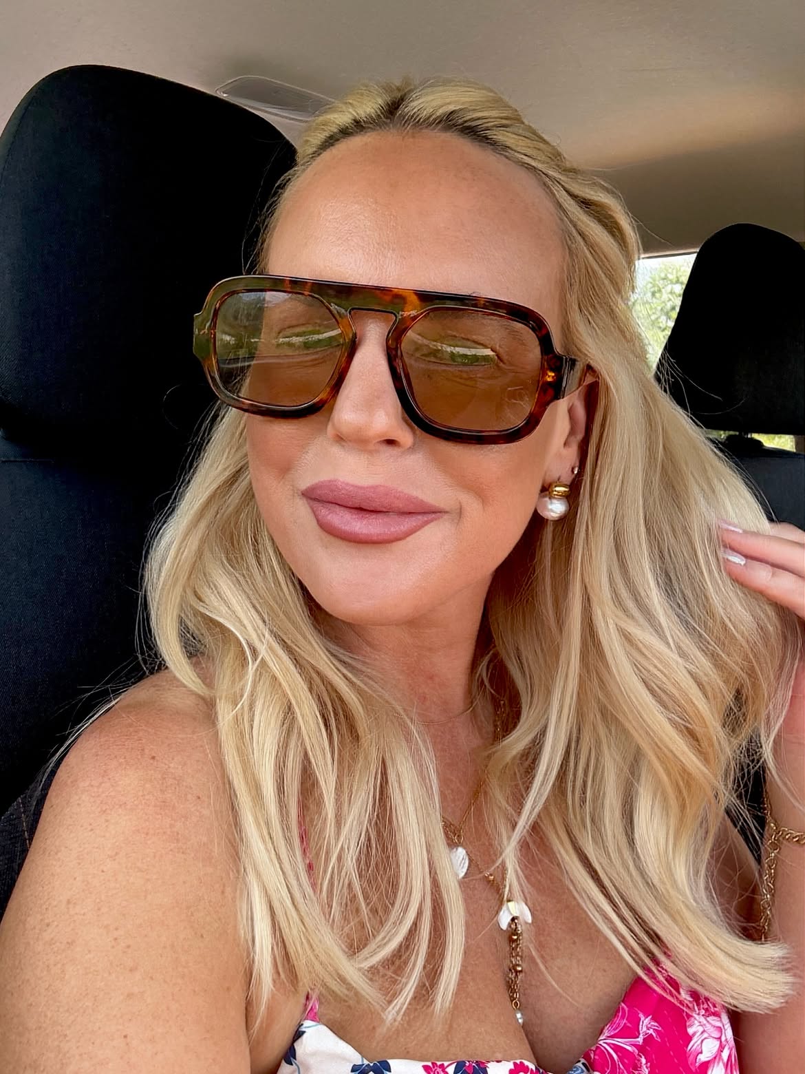 Effortless Honey Blonde Beach Waves For Summer