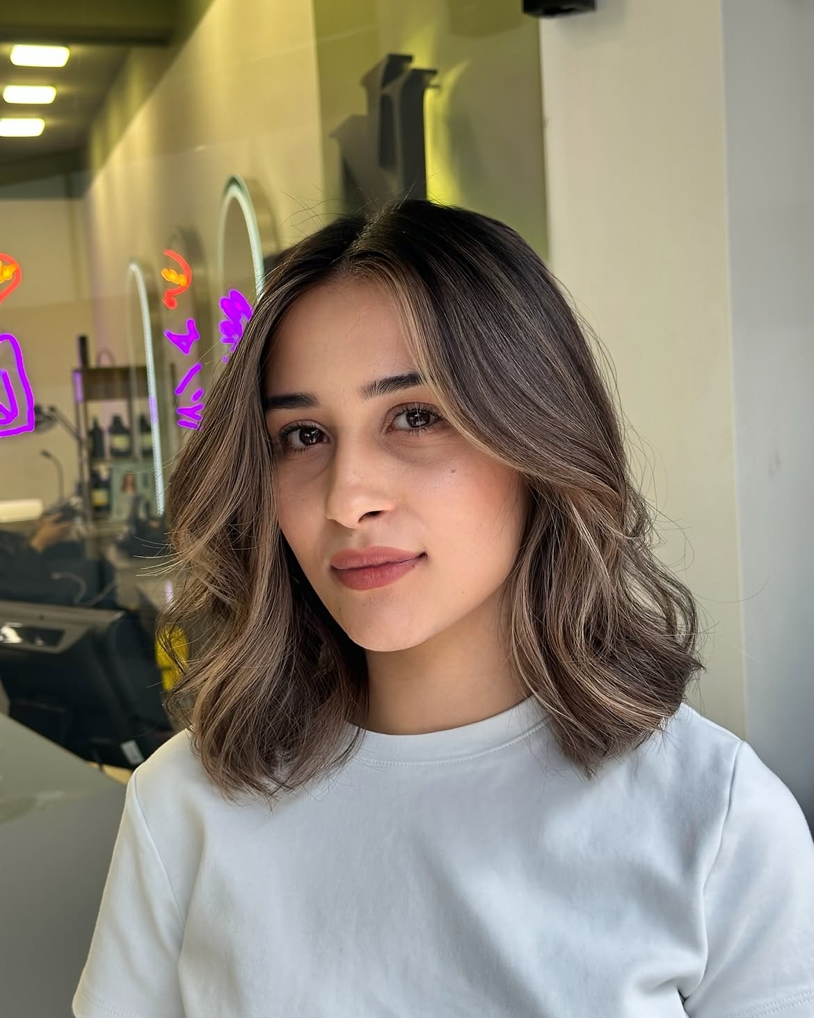 Effortless Waves With Subtle Blonde Money Piece