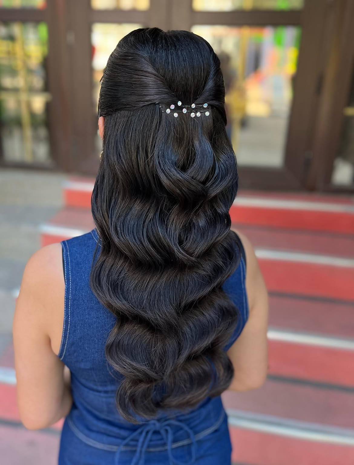Glamorous Hollywood Waves With Pearl Hair Clip