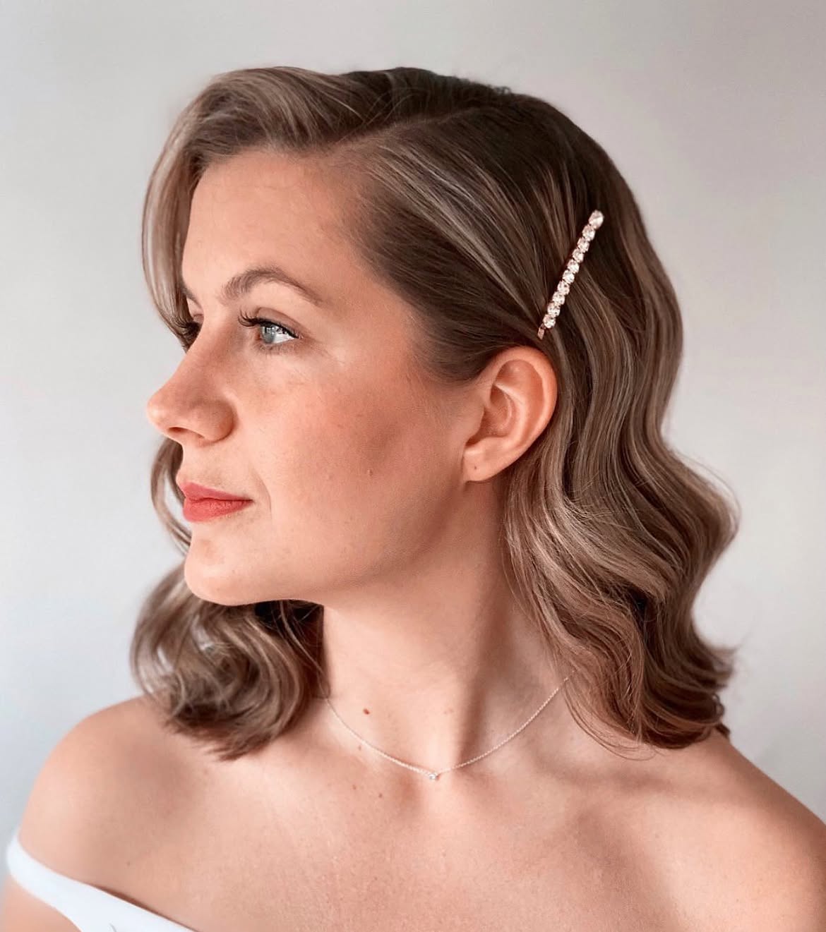 Hollywood Waves With Sparkling Hair Clip