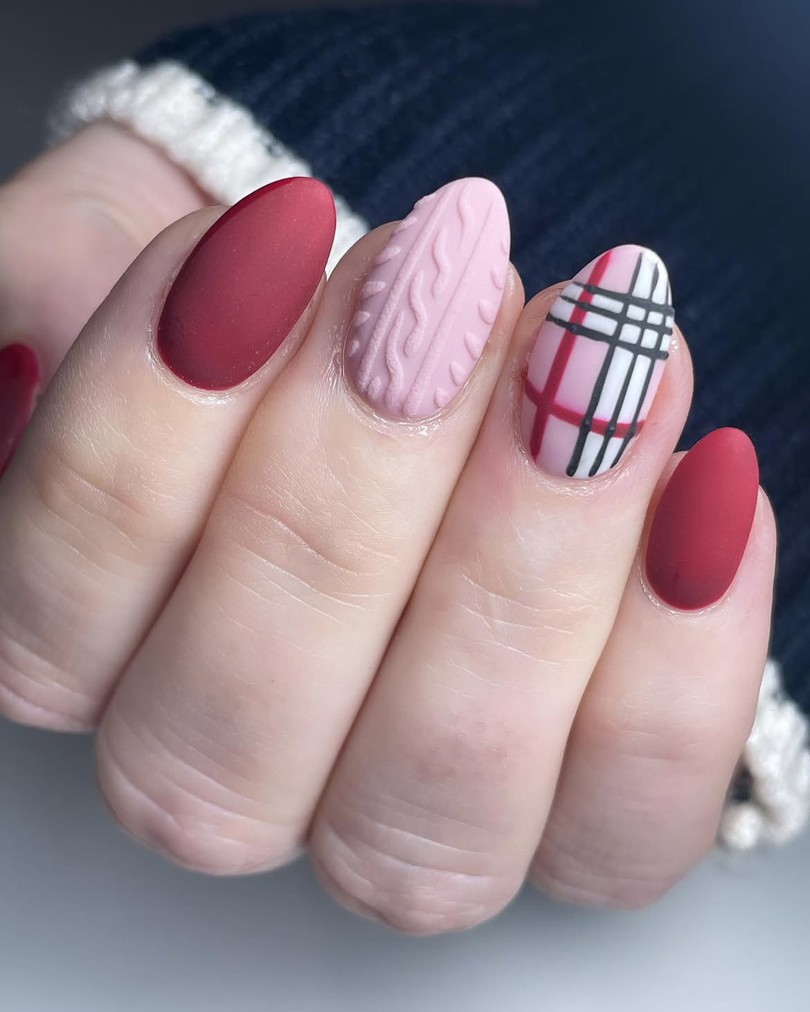 Matte Burgundy & Pink Cable Knit Plaid Nails