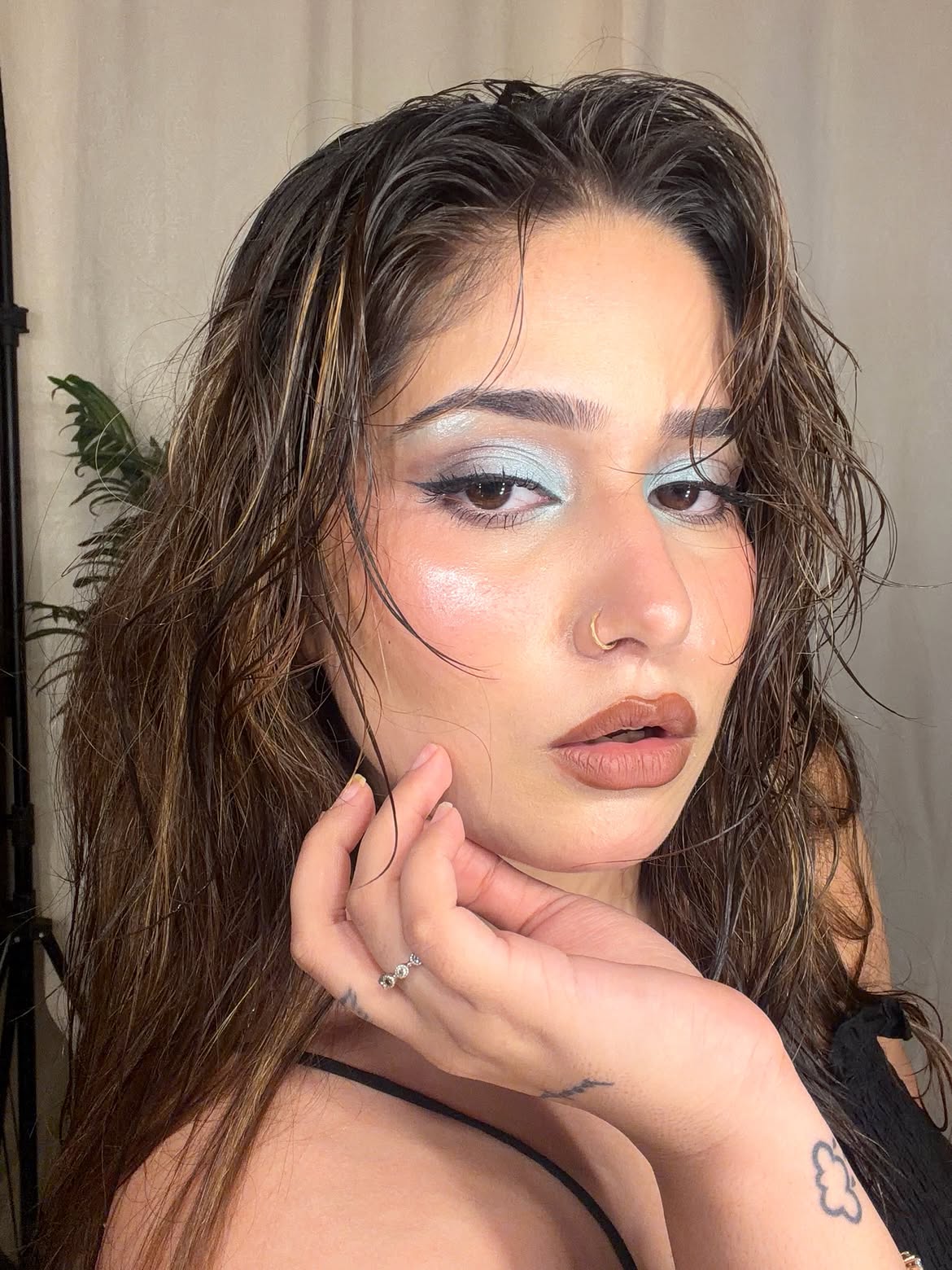 Messy Wet Look With Soft Brunette Highlights