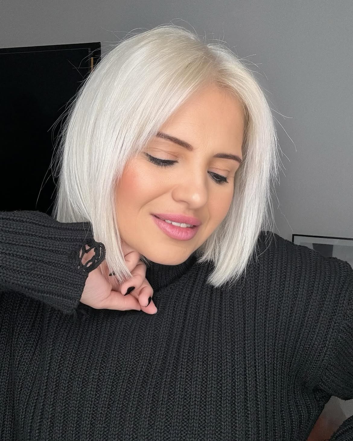 Modern Platinum Blonde Blunt Bob With Subtle Face-Framing