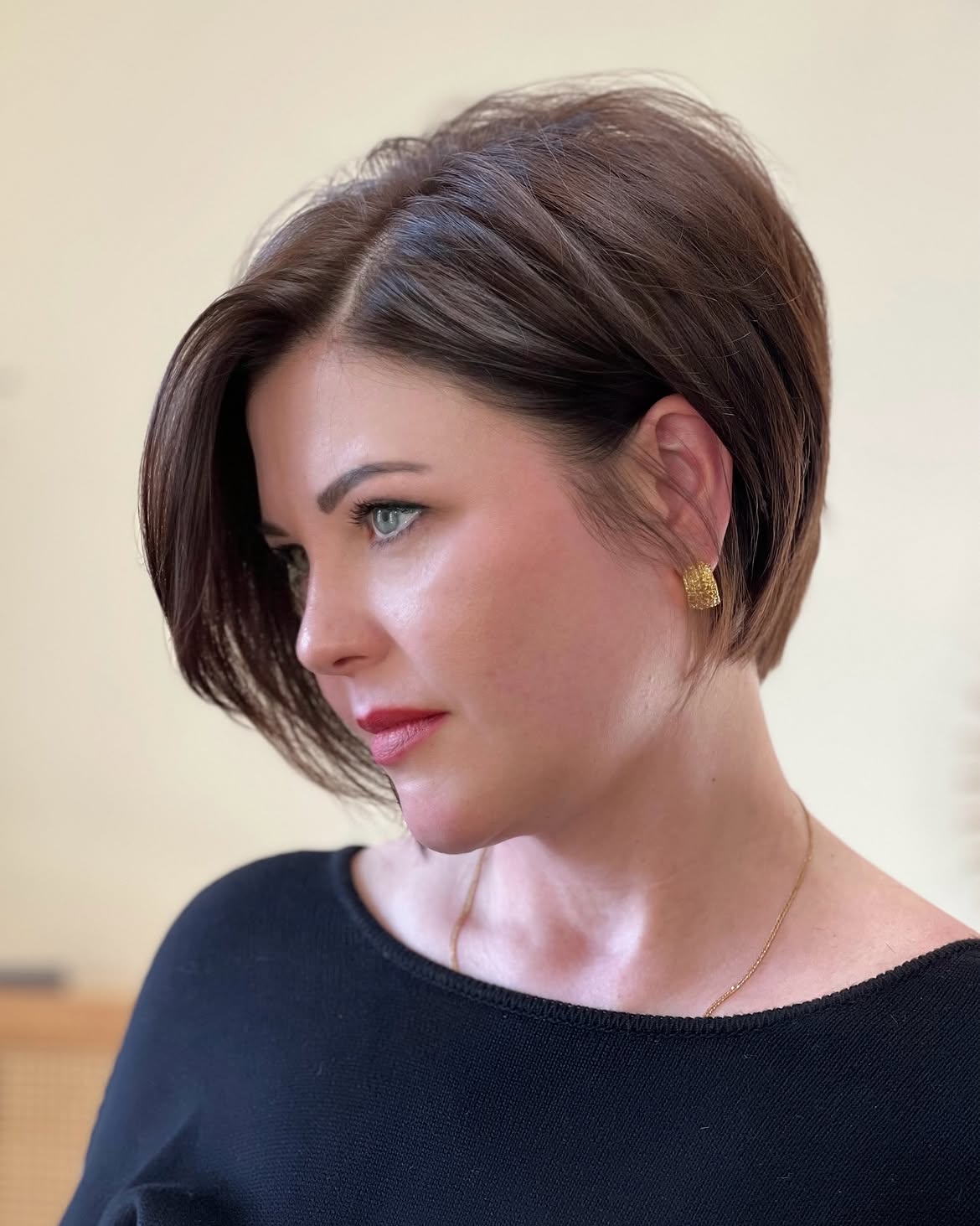 Sleek Graduated Bob With Subtle Ash Tones