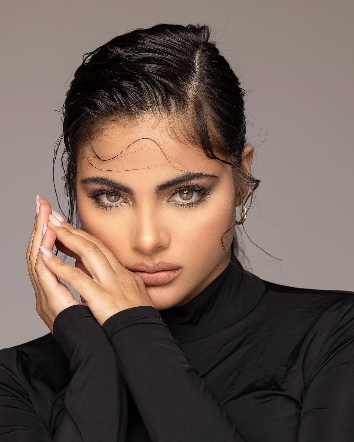 Sleek Side Part Wet Look For Sophisticated Evenings