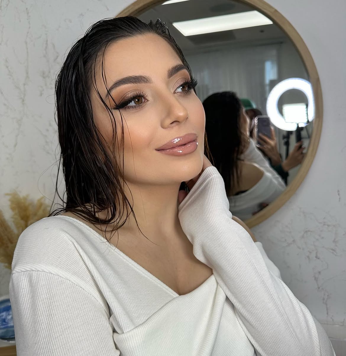 Sleek Wet Look Hair With Defined Strands