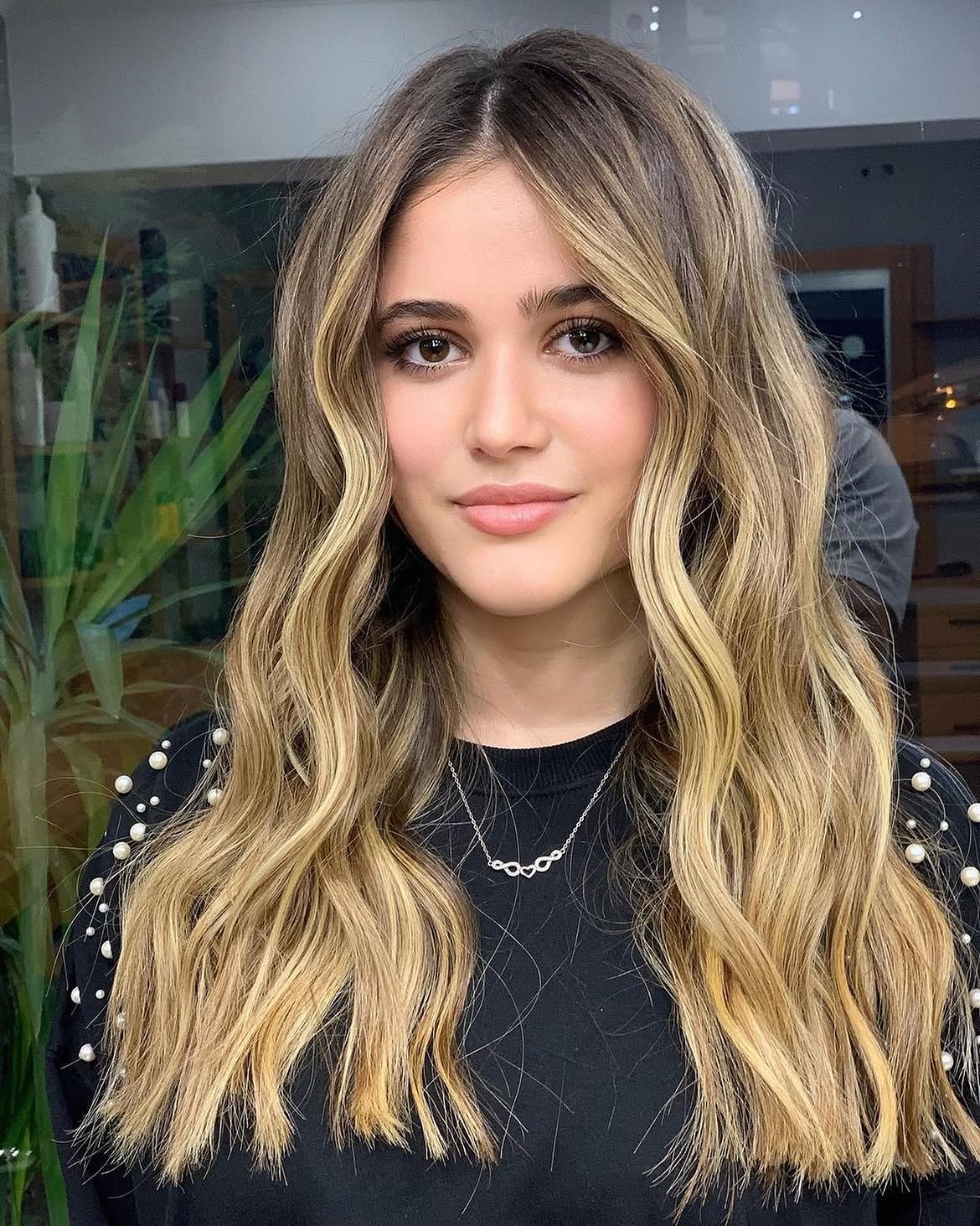 Soft Face Framing Highlights On Wavy Mid Length Cut