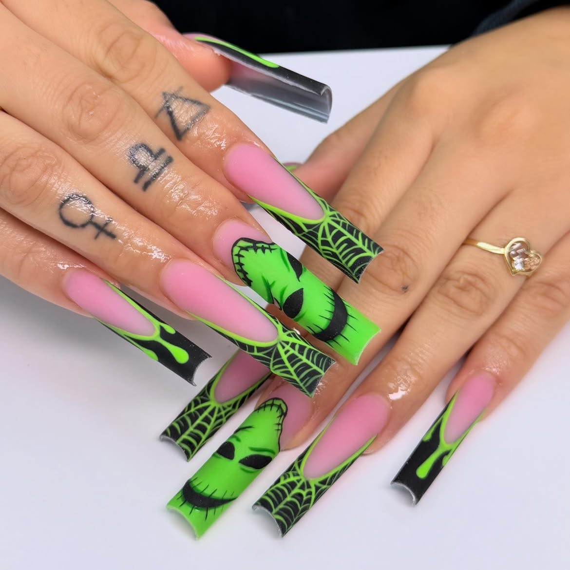 Spooky Green Alien French Tip Coffin Nails