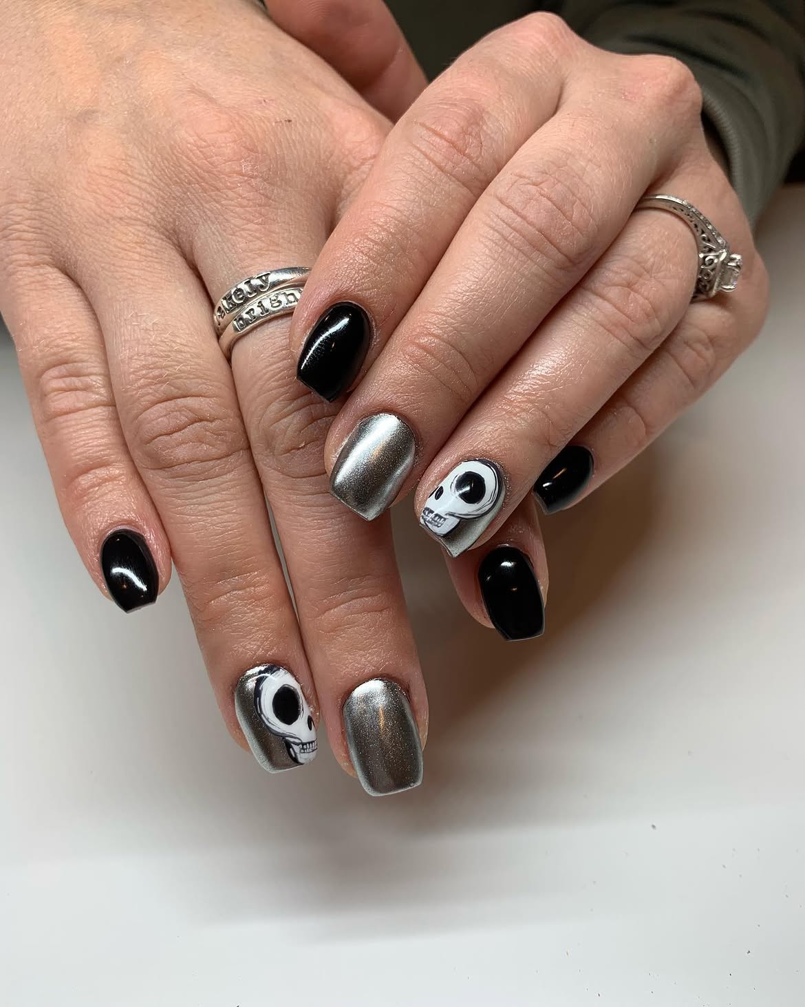 Spooky Skull Metallic & Gloss Black Nails