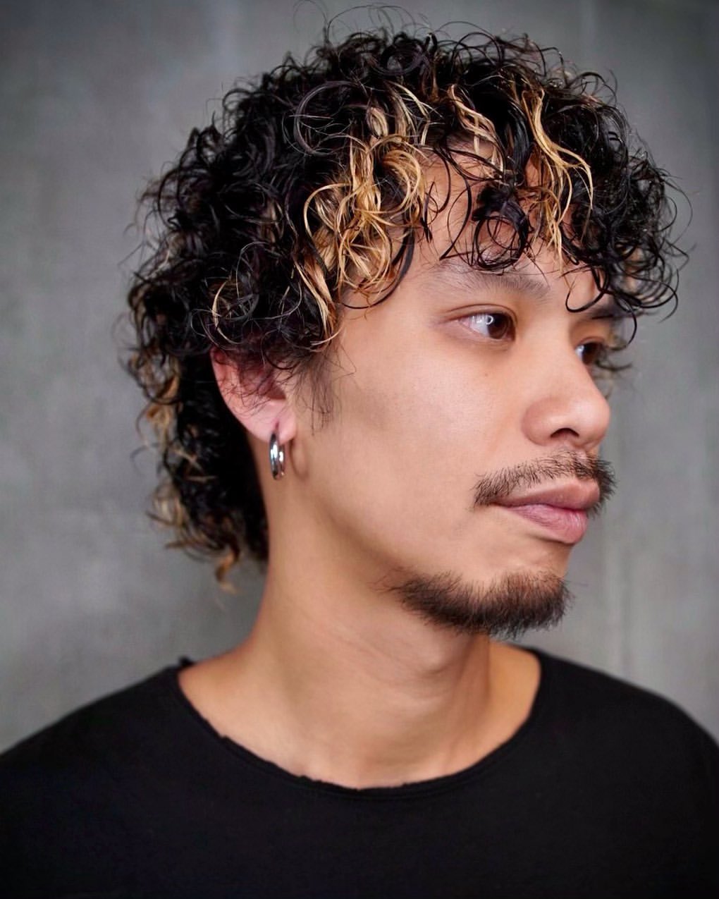 Textured Honey Blonde Highlights Curly Crop