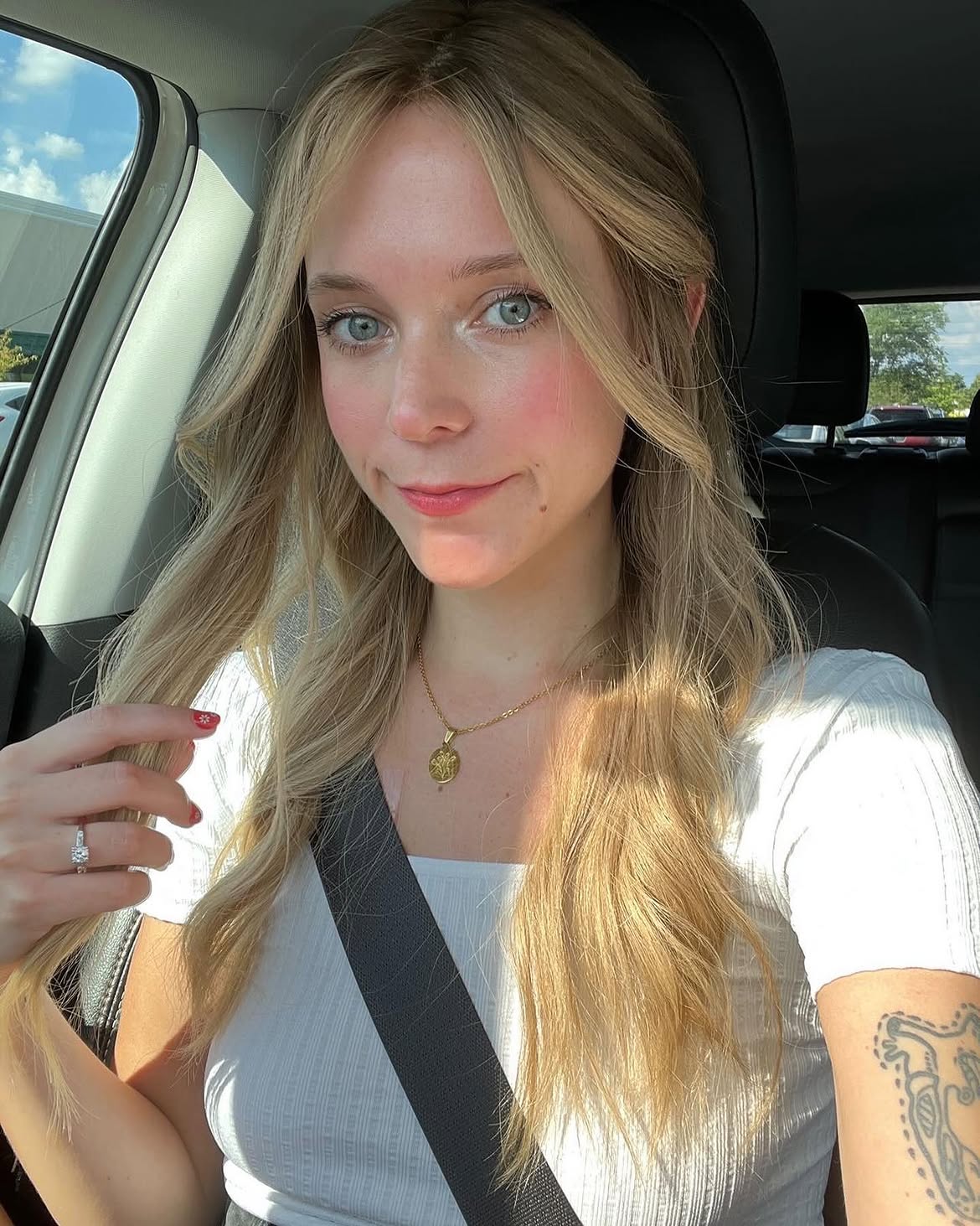 Tousled Honey Blonde Waves With Face Framing Layers