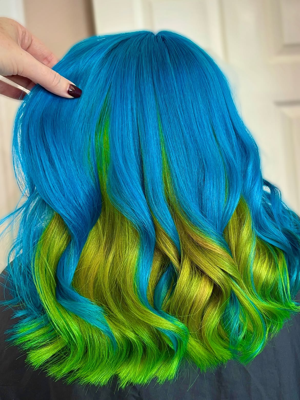Vibrant Blue And Green Ombre Waves